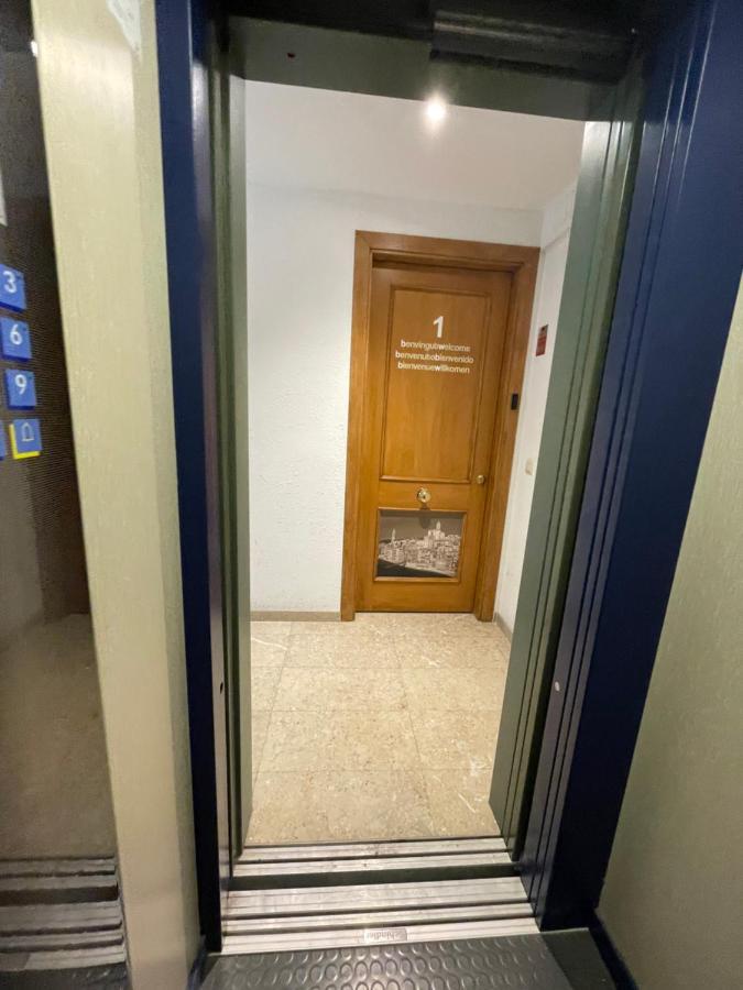 Modern Apartment In The Heart Of Old Town 지로나 외부 사진
